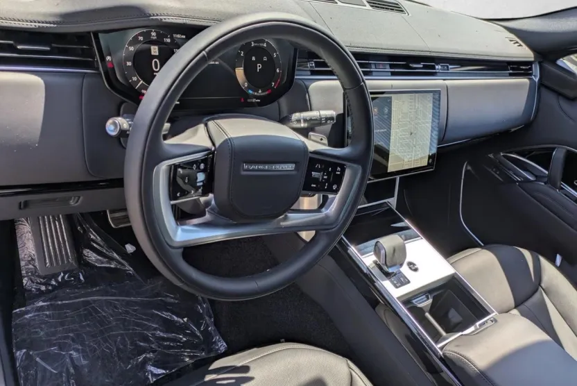 2025 Land Rover Range Rover SE photo 1