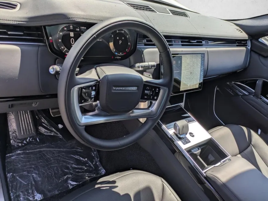 2025 Land Rover Range Rover SE photo 1