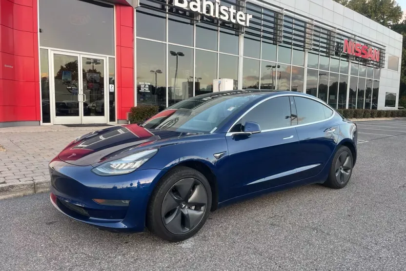 2019 Tesla Model 3 Standard Range Plus photo 1