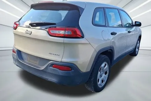2015 Jeep Cherokee Sport photo 3