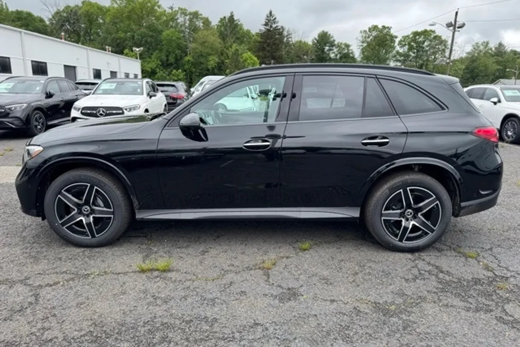 2025 Mercedes Benz GLC 300 4MATIC photo 1