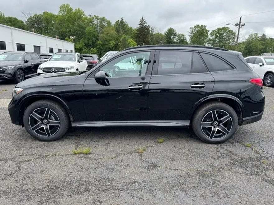 2025 Mercedes Benz GLC 300 4MATIC photo 1