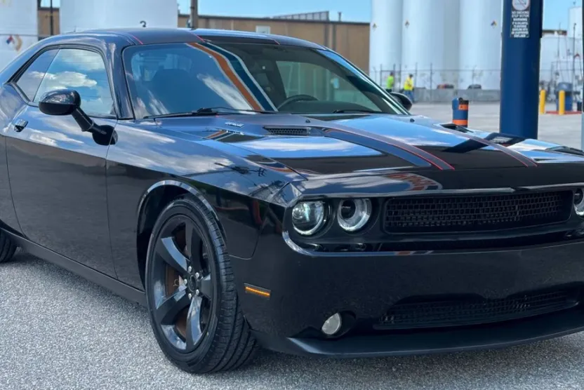 2013 Dodge Challenger R/T photo 1