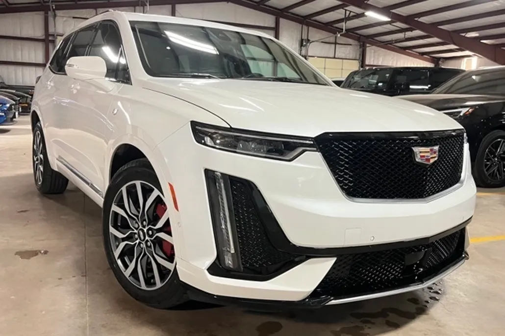 2024 Cadillac XT6 Sport photo 1