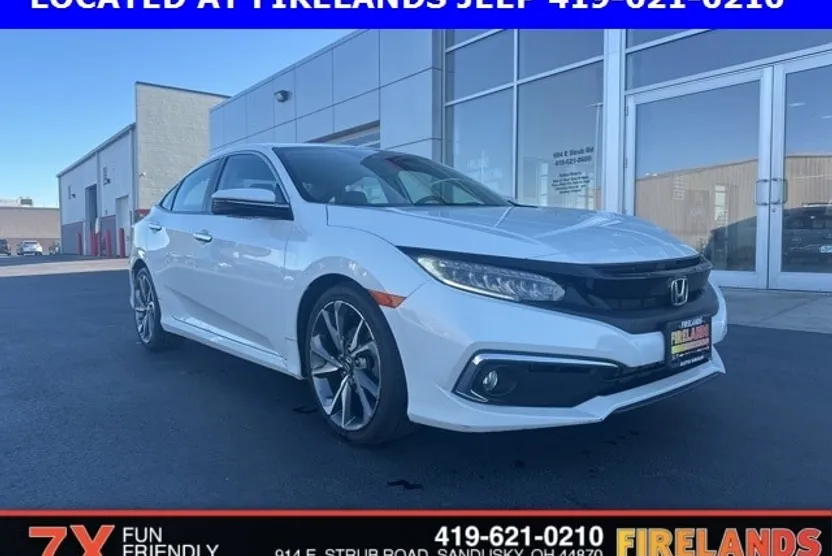 2019 Honda Civic Touring photo 1