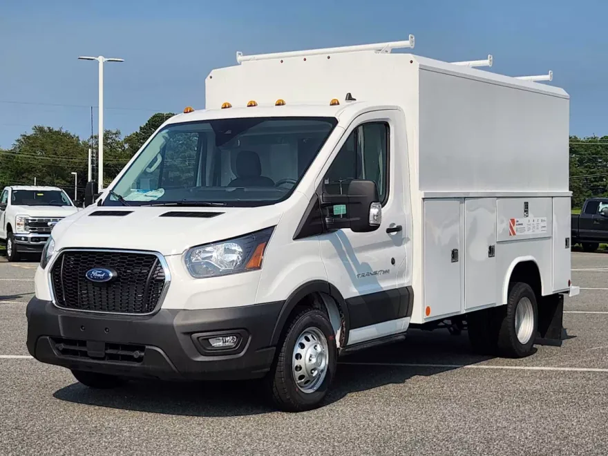 2025 Ford Transit Cutaway photo 1
