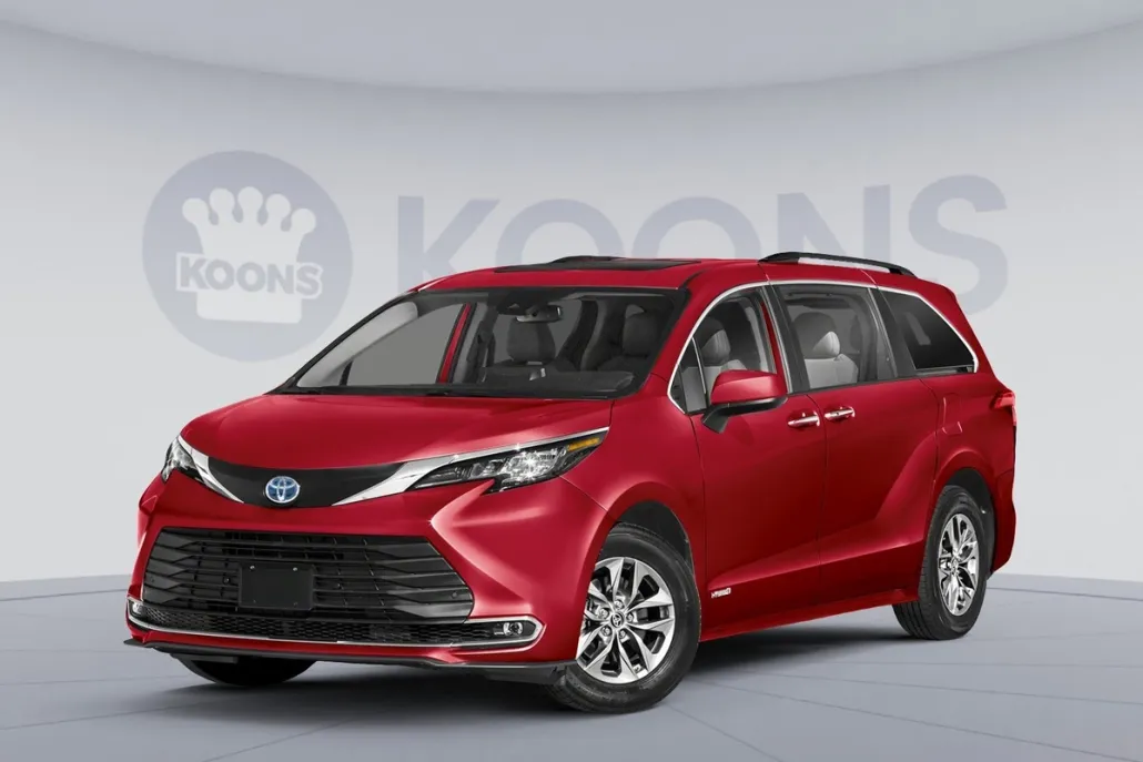 2025 Toyota Sienna XLE photo 1