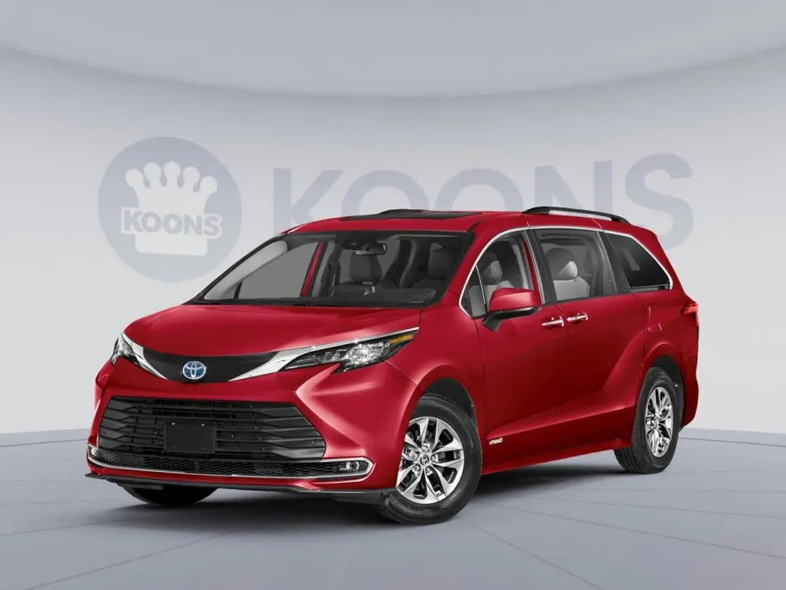 2025 Toyota Sienna XLE photo 1