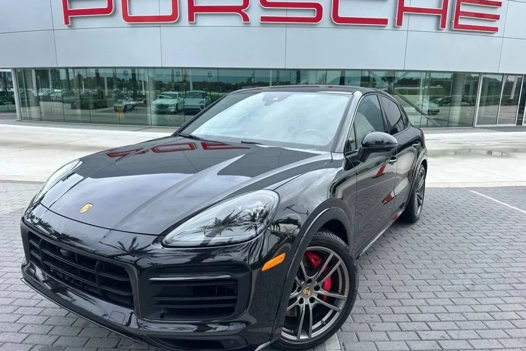 2022 Porsche Cayenne GTS Coupe photo 1