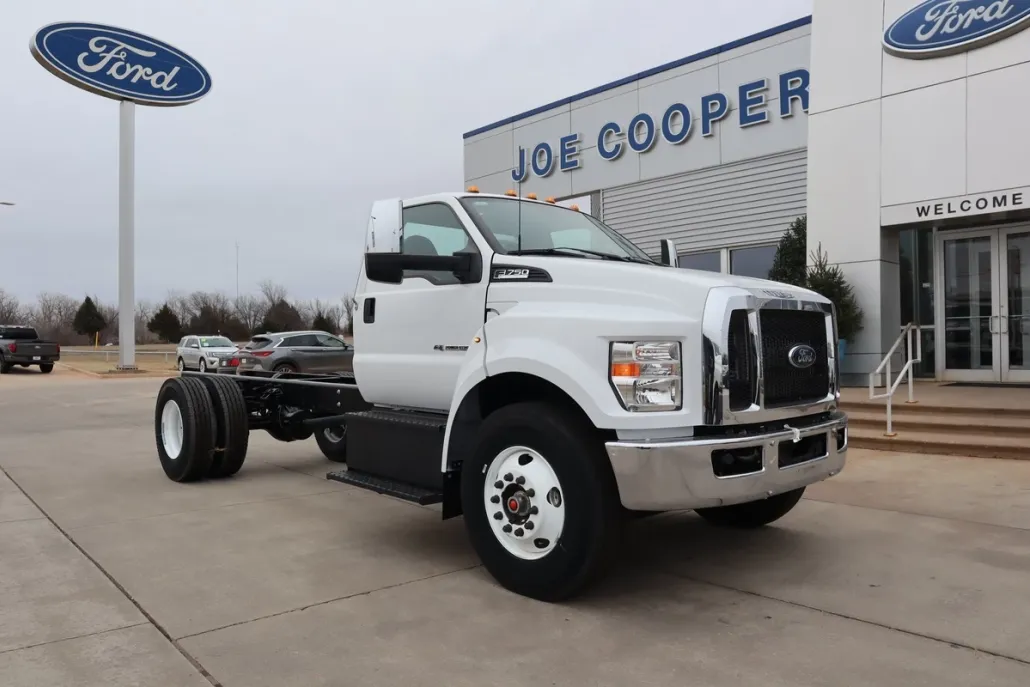 2025 Ford F-750 photo 1