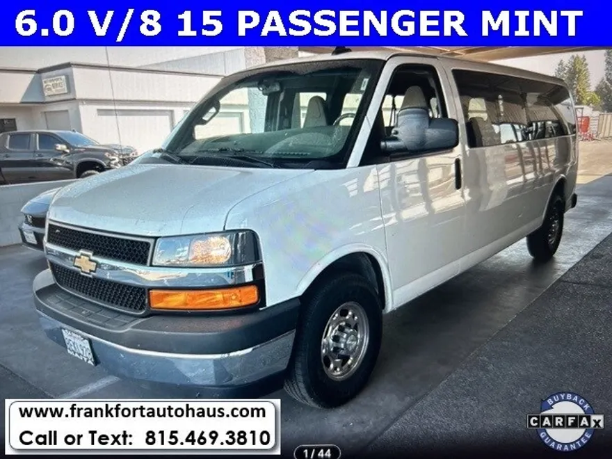 2018 Chevrolet Express 3500 LT Passenger Van photo 1