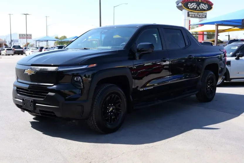 2024 Chevrolet Silverado EV Work Truck photo 1