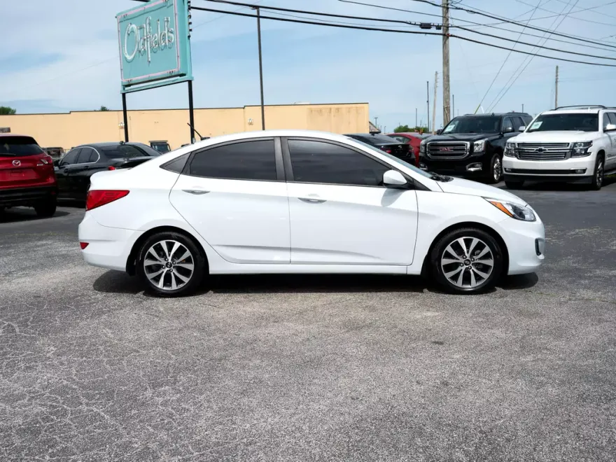 2017 Hyundai Accent Value Edition photo 2