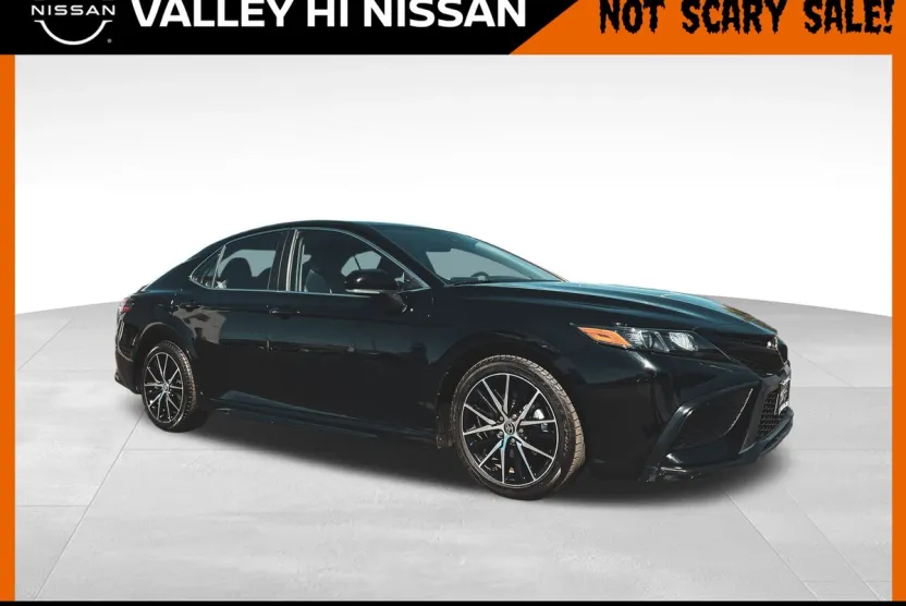 2022 Toyota Camry SE photo 1