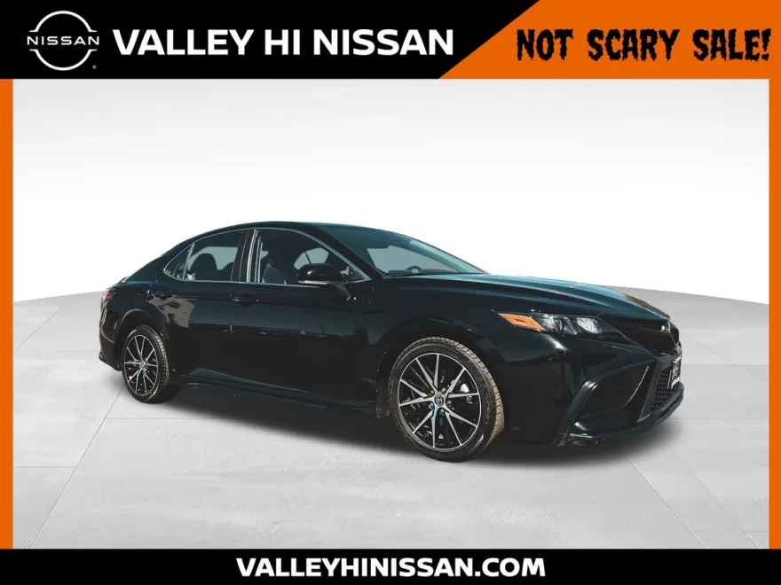 2022 Toyota Camry SE photo 1
