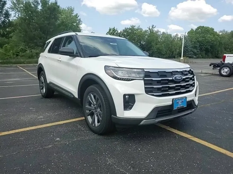 2025 Ford Explorer photo 1