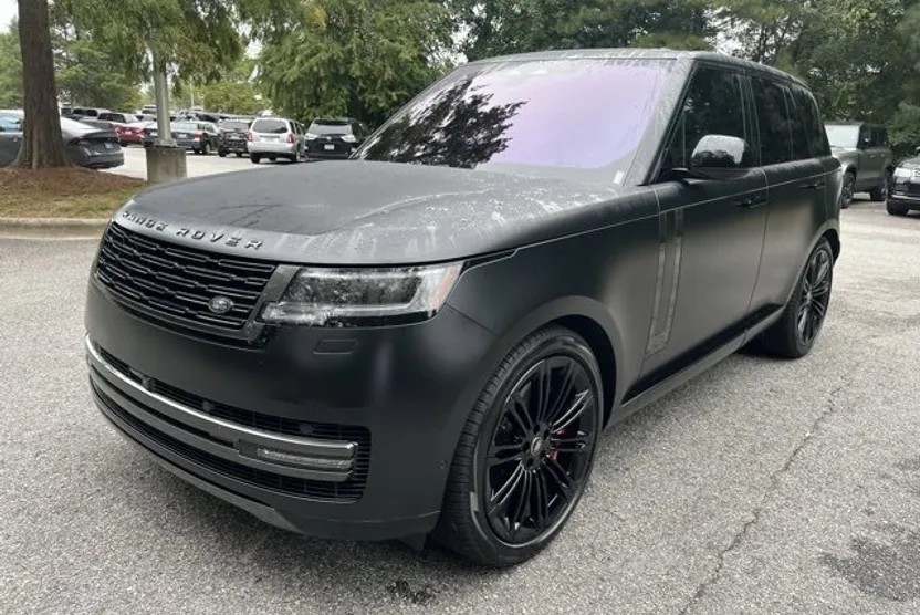 2023 Land Rover Range Rover SE photo 1