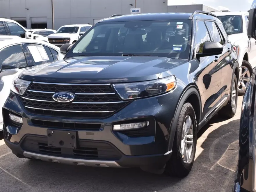 2022 Ford Explorer XLT photo 1