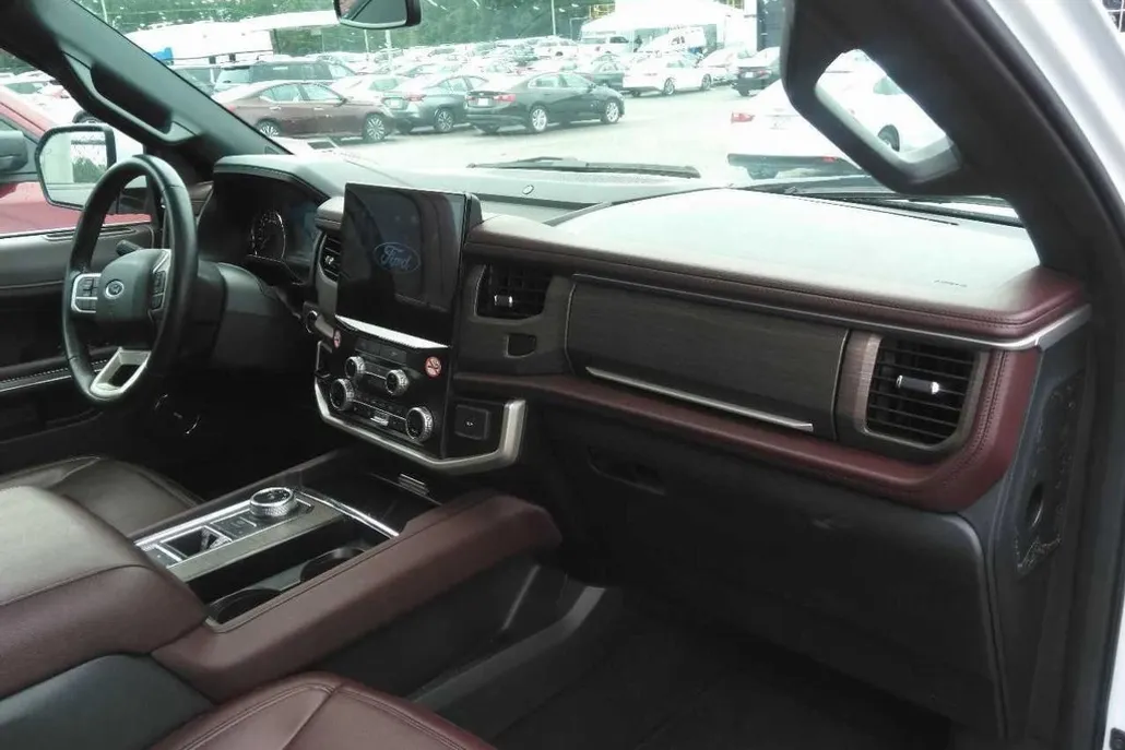 2024 Ford Expedition Limited photo 1