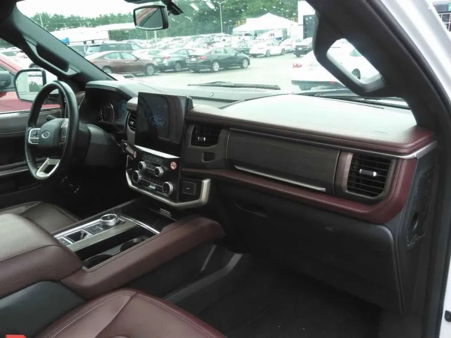 2024 Ford Expedition Limited photo 1