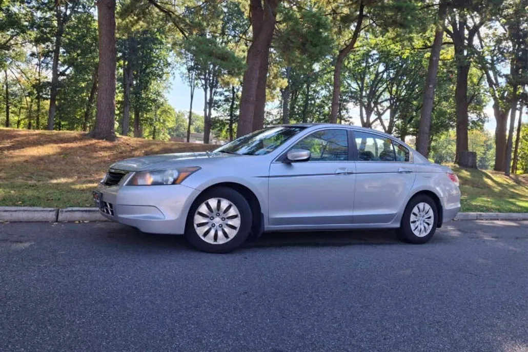2010 Honda Accord LX photo 1