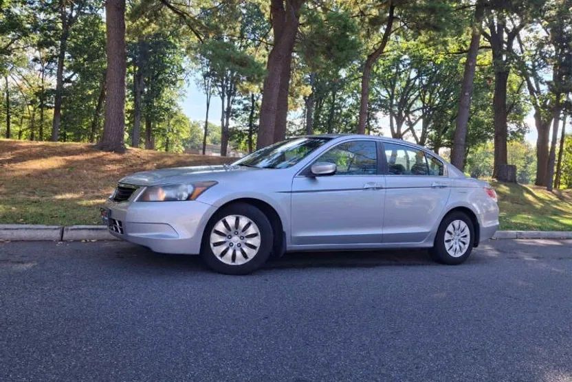 2010 Honda Accord LX photo 1