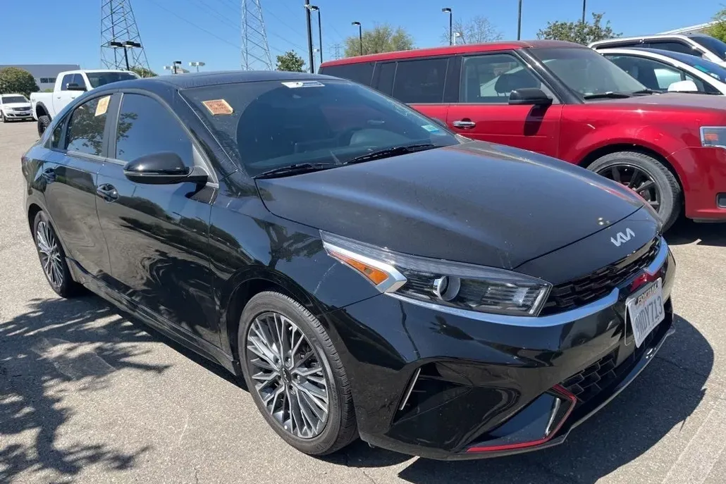 2024 Kia Forte GT-Line photo 1