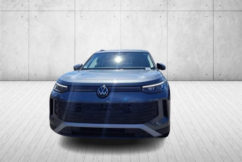 2025 Volkswagen Tiguan SE photo 1