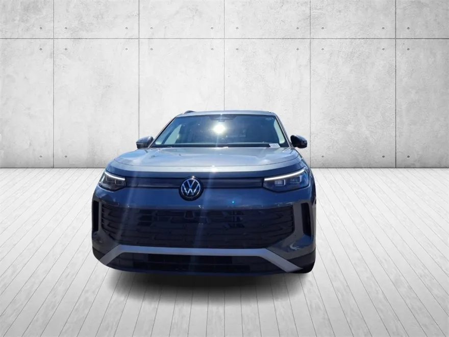 2025 Volkswagen Tiguan SE photo 1