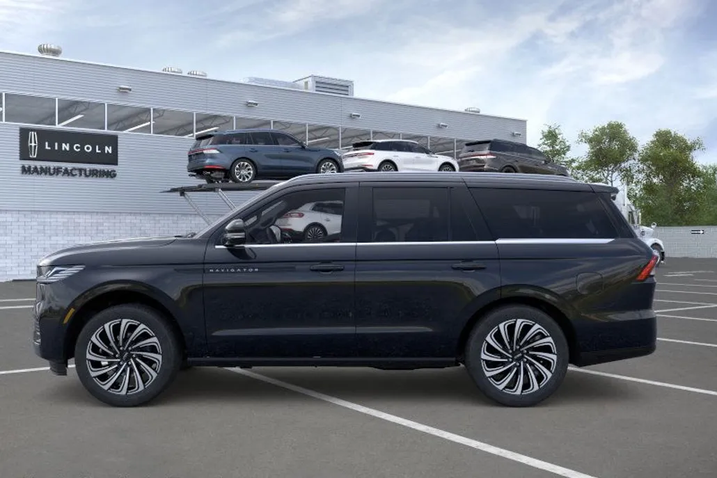 2025 Lincoln Navigator Black Label photo 1