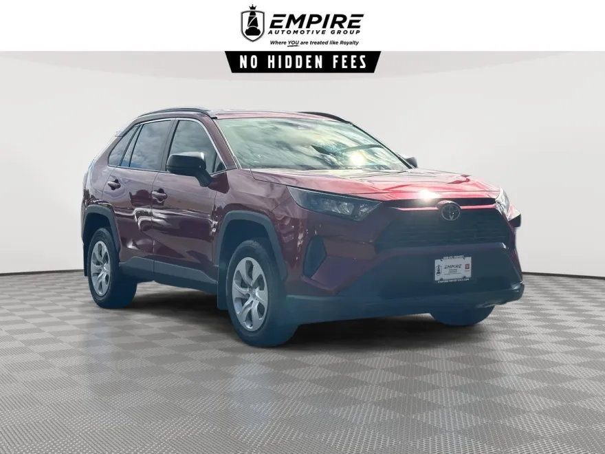 2019 Toyota RAV4 LE photo 1