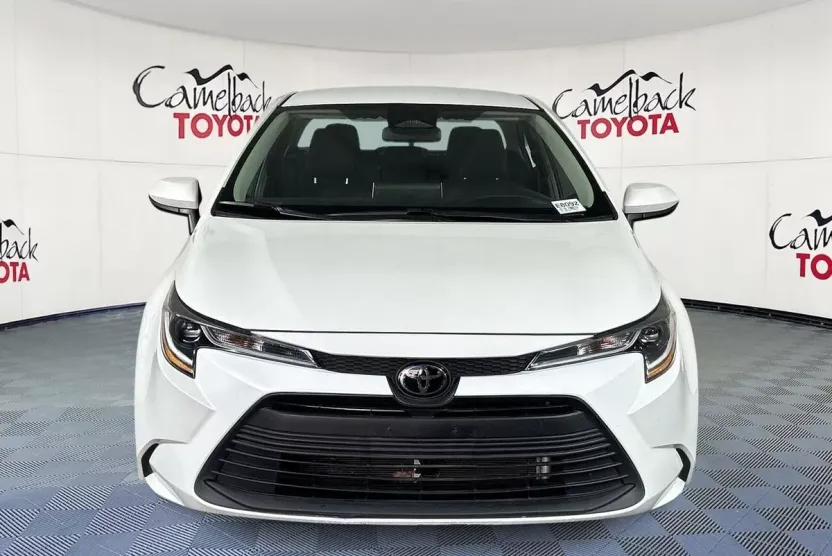 2024 Toyota Corolla LE photo 1