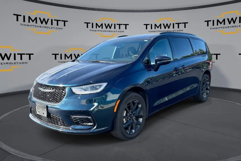 2022 Chrysler Pacifica Touring L photo 1