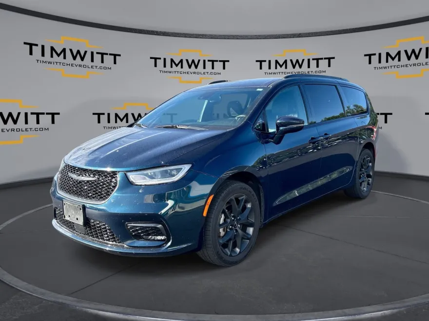 2022 Chrysler Pacifica Touring L photo 1