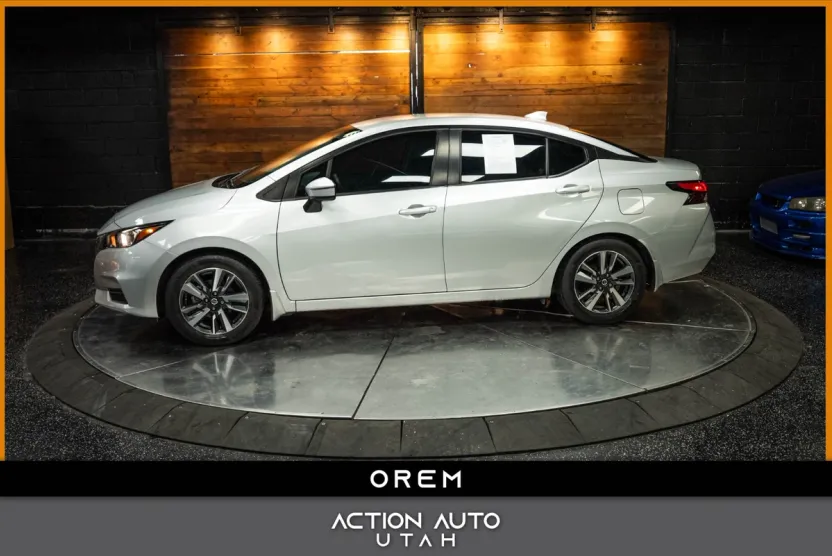 2020 Nissan Versa SV photo 1