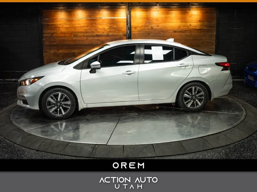 2020 Nissan Versa SV photo 1