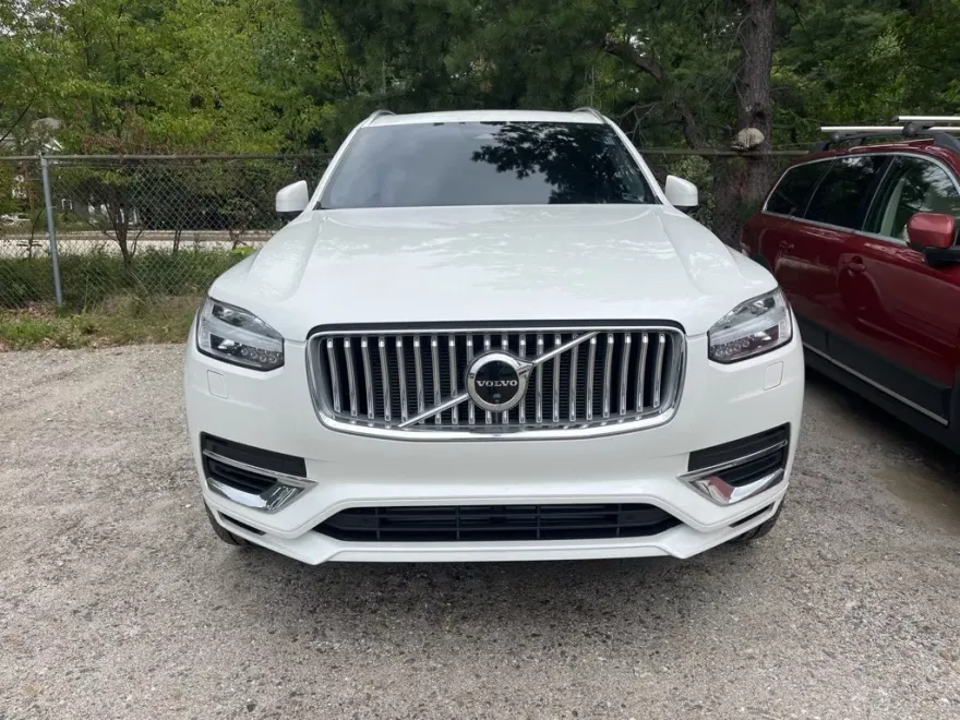 2025 Volvo XC90 T8 Plus photo 1