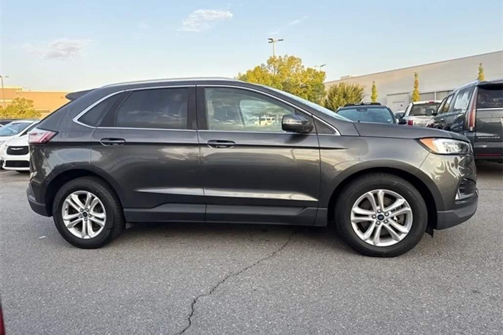 2019 Ford Edge SEL photo 1