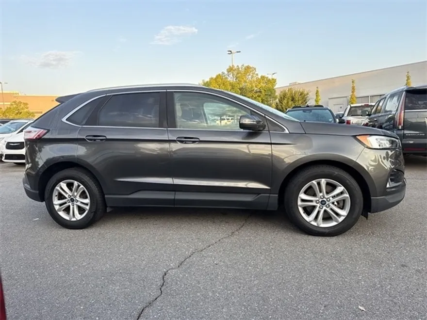 2019 Ford Edge SEL photo 1