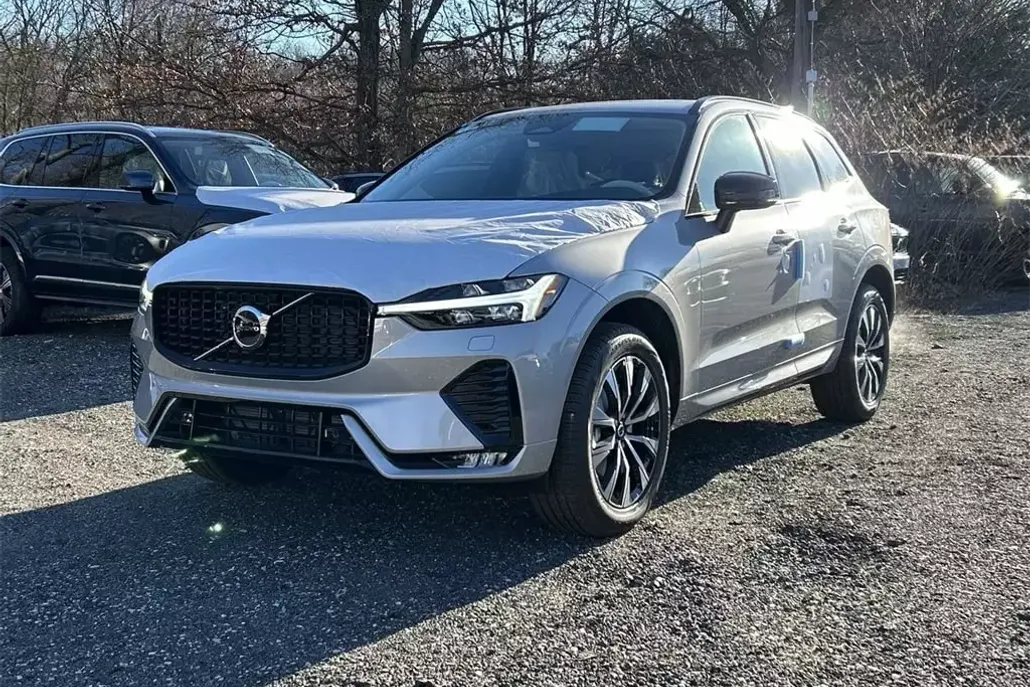 2025 Volvo XC60 B5 Core photo 1
