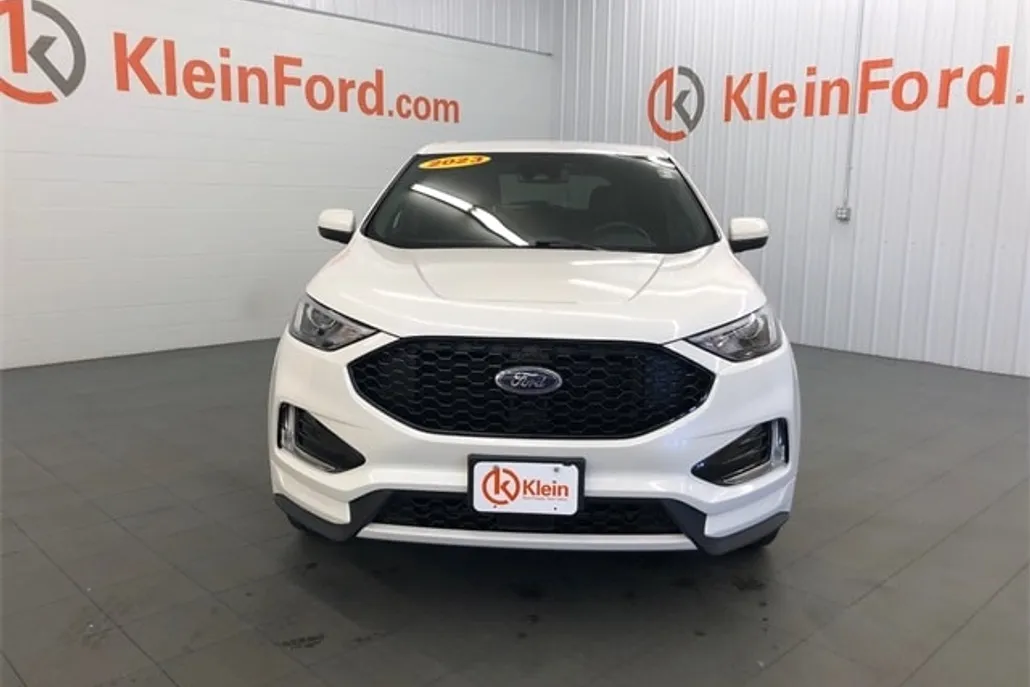 2023 Ford Edge ST photo 1