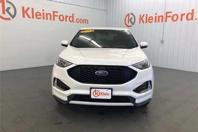 2023 Ford Edge ST photo 1