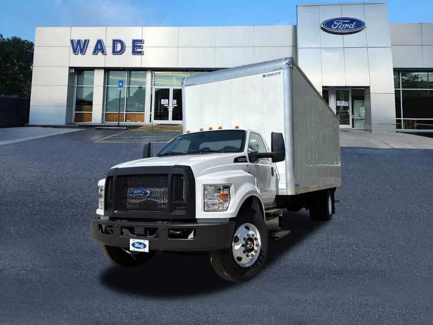 2025 Ford F-750 SuperCab photo 1
