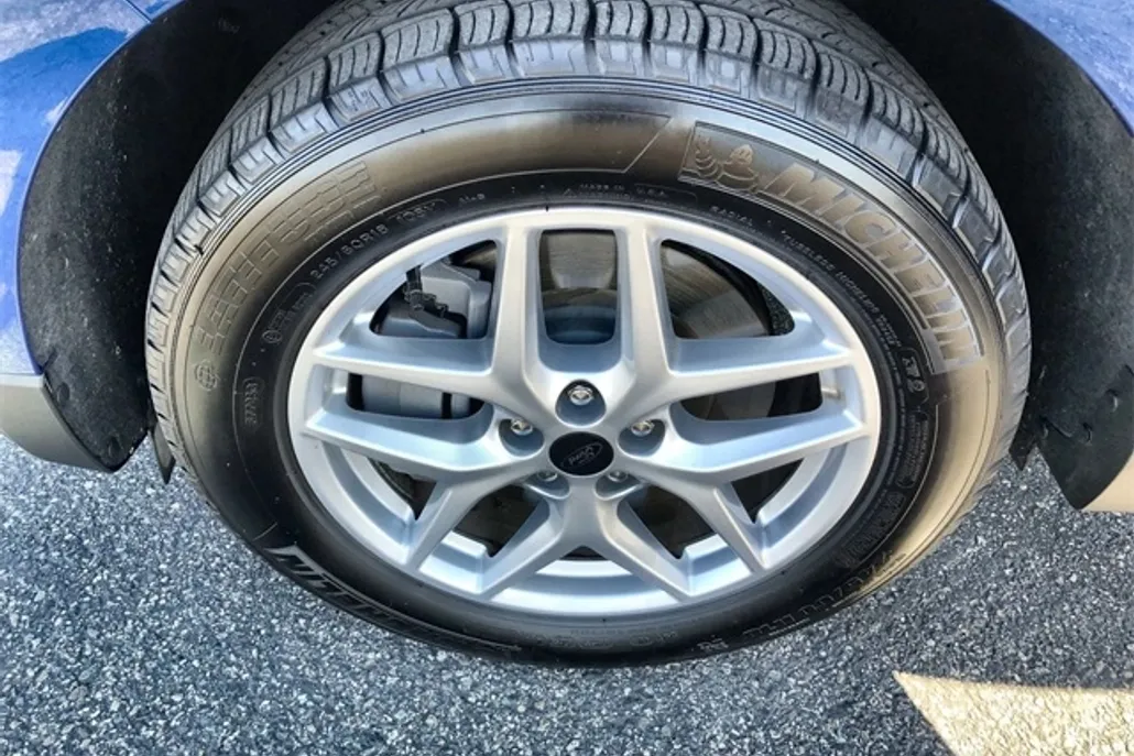 2024 Ford Edge SEL photo 1