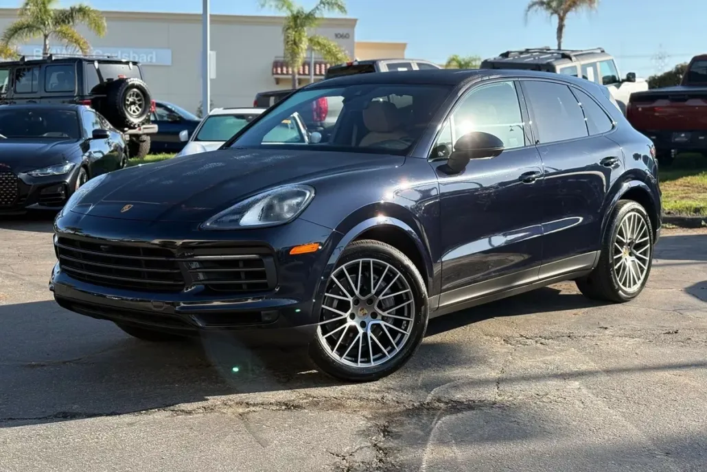 2023 Porsche Cayenne Platinum Edition photo 1