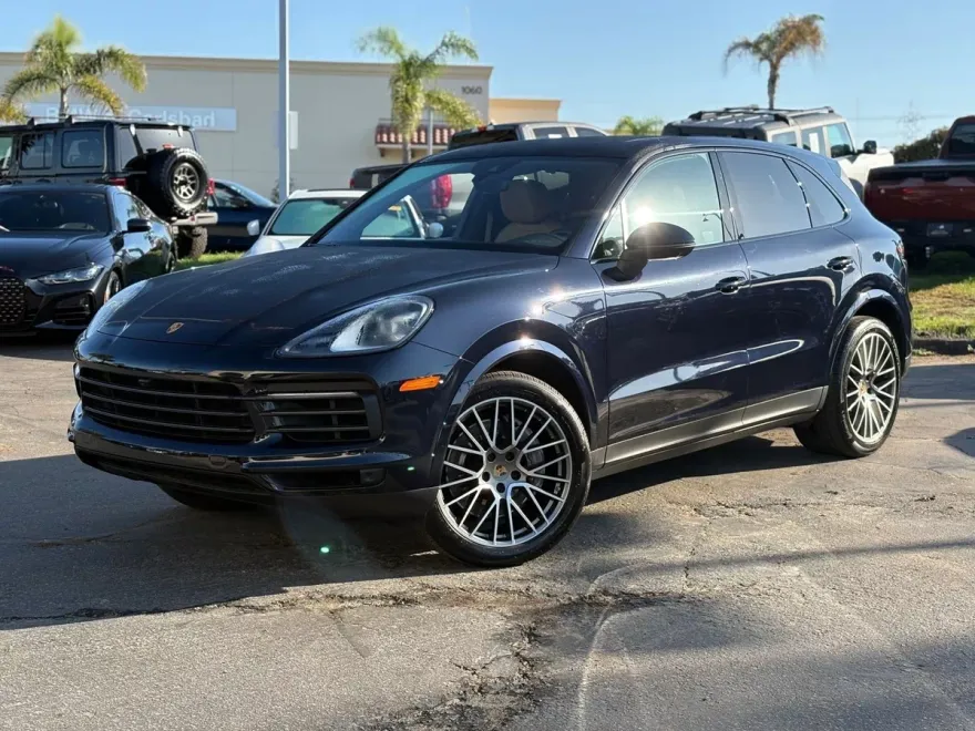 2023 Porsche Cayenne Platinum Edition photo 1