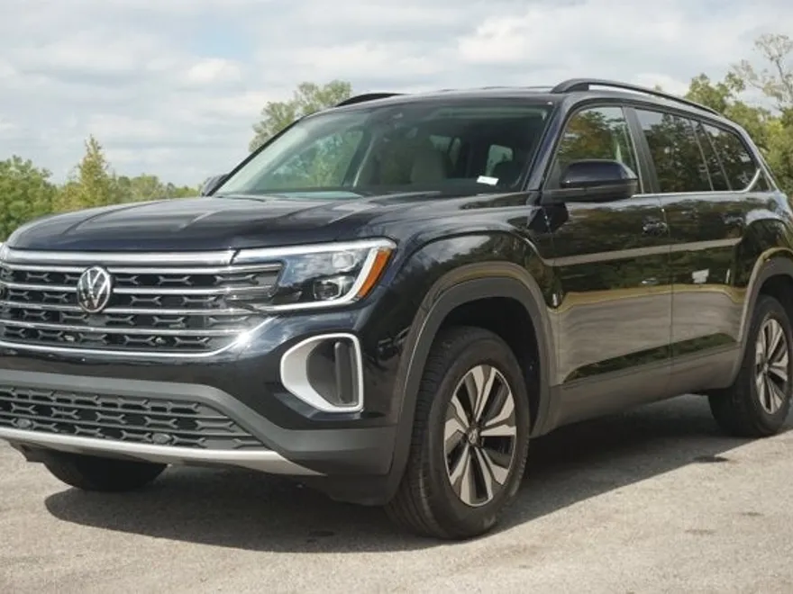 2025 Volkswagen Atlas SE photo 1