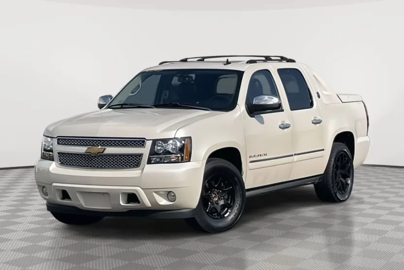 2013 Chevrolet Avalanche LTZ photo 1
