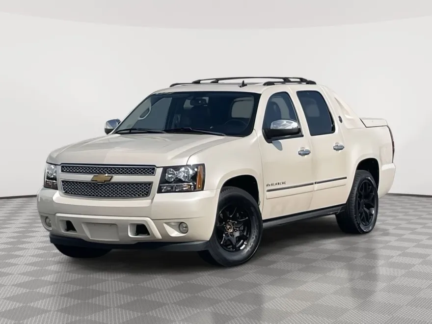 2013 Chevrolet Avalanche LTZ photo 1