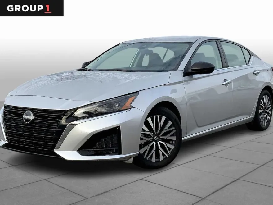 2024 Nissan Altima 2.5 SV photo 1